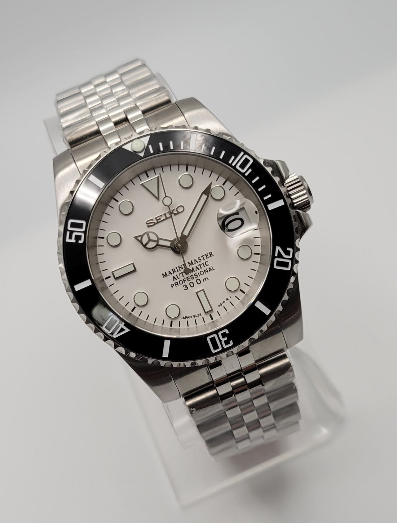 Custom Sub | White / Black