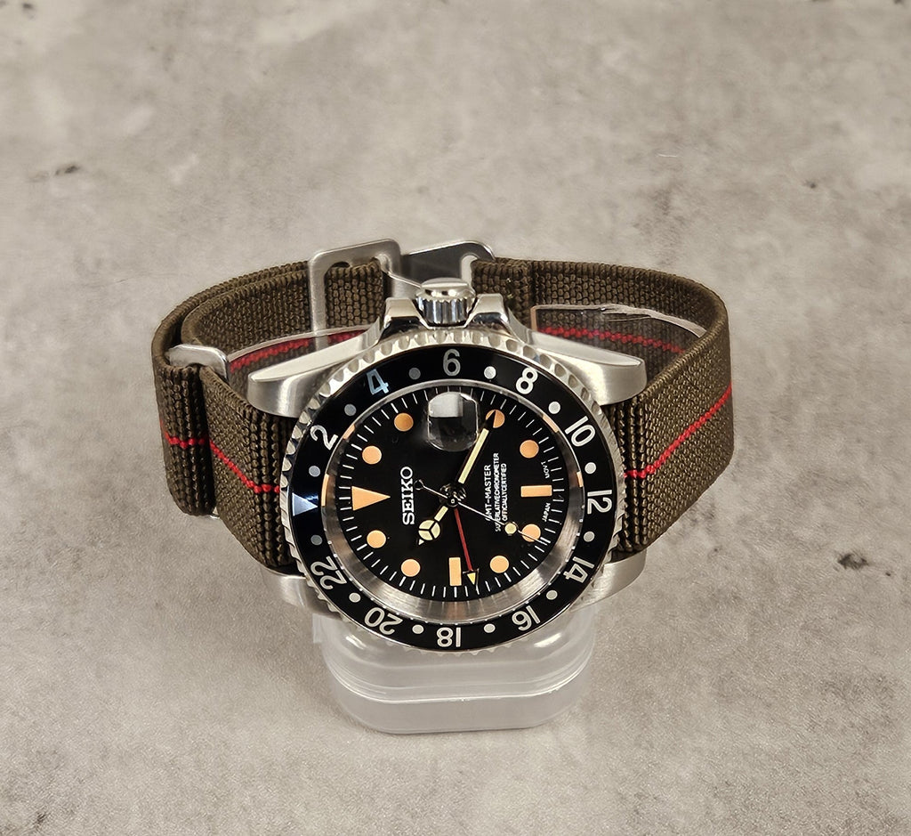 GMT-Master-Vintage-parachute-002