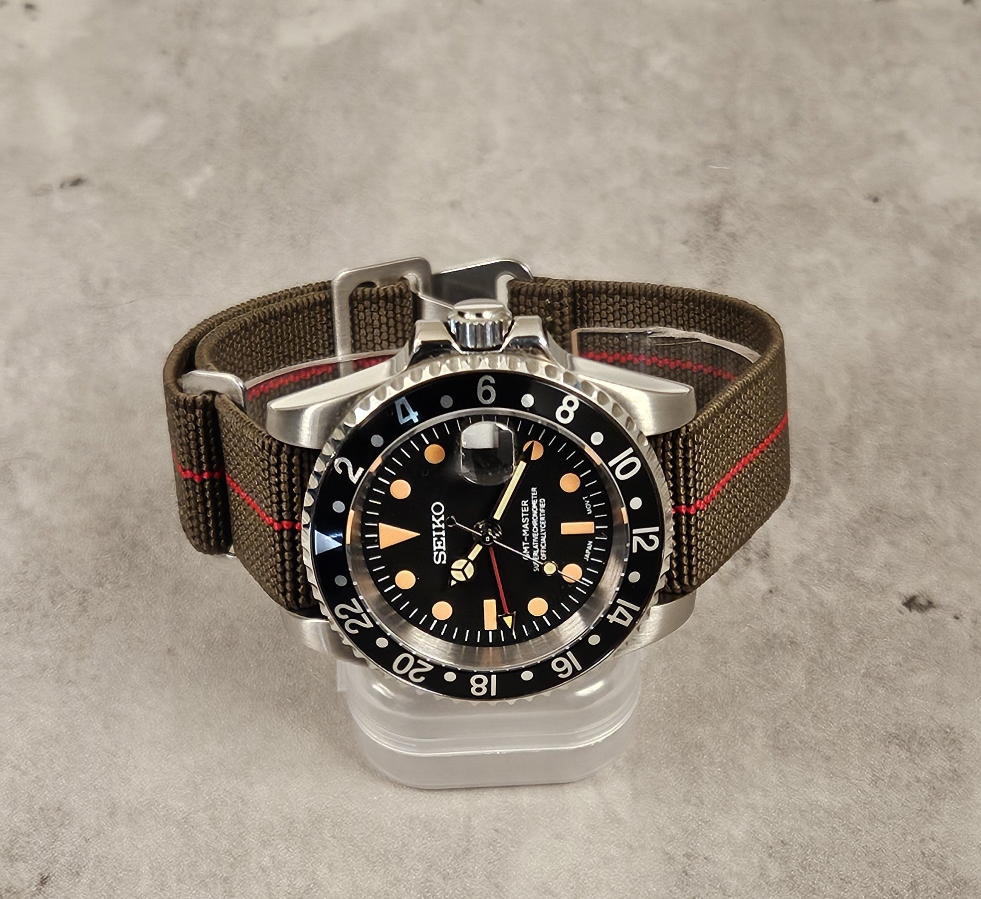 GMT-Master-Vintage-parachute-002