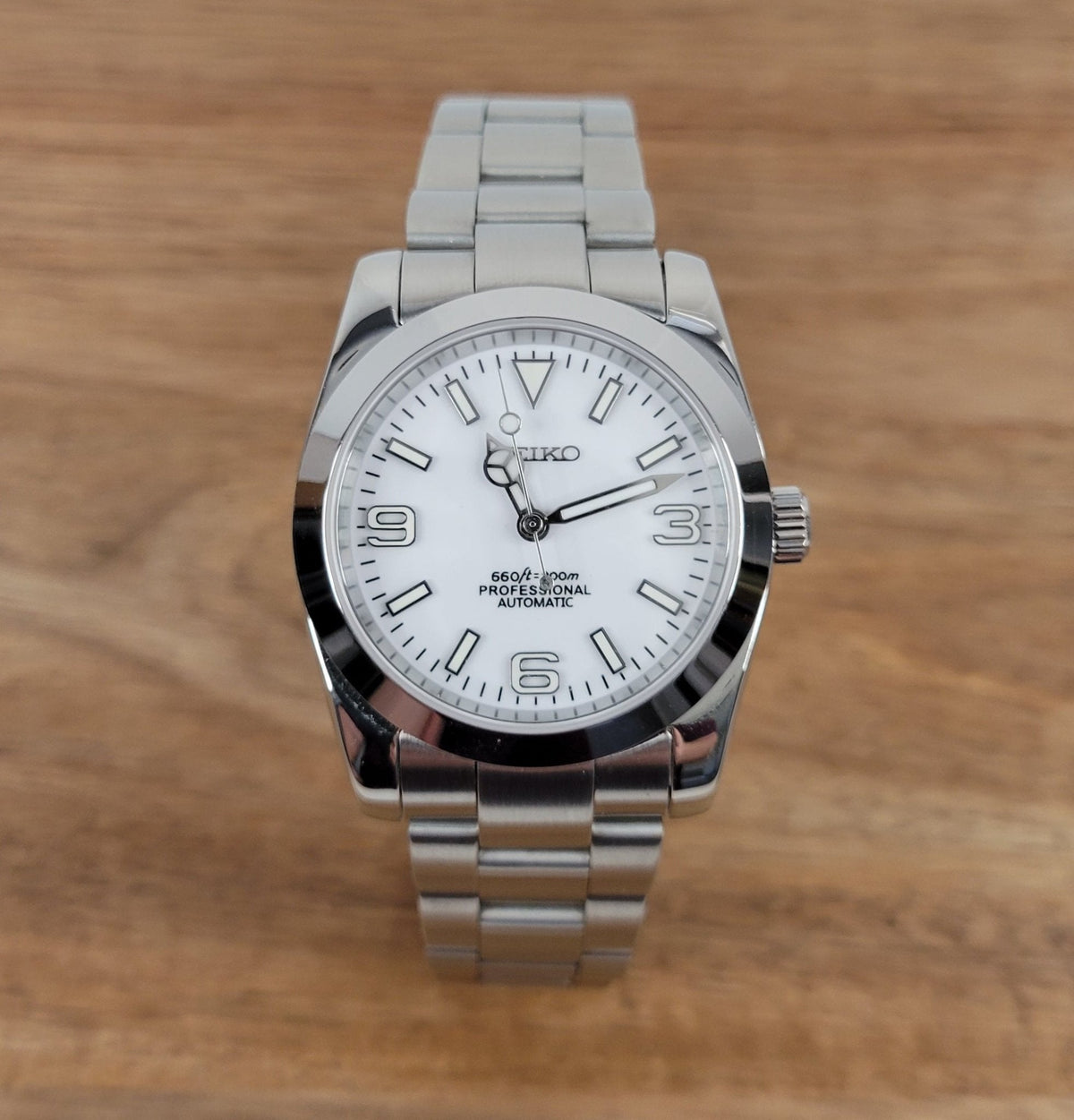 Explorer | White - Quartz Sweeping Second